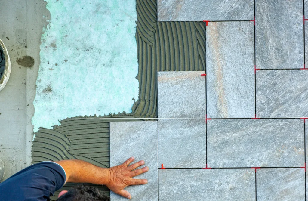 Illustration de pose de carrelage par Solid Agencement, agenceur d'intérieur à Saint-Sauveur-d'Aunis