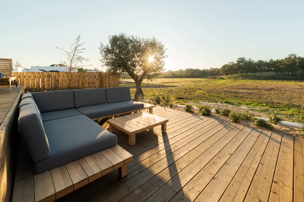 Illustration de terreasse en bois par Solid Agencement, agenceur d'intérieur à Saint-Sauveur-d'Aunis